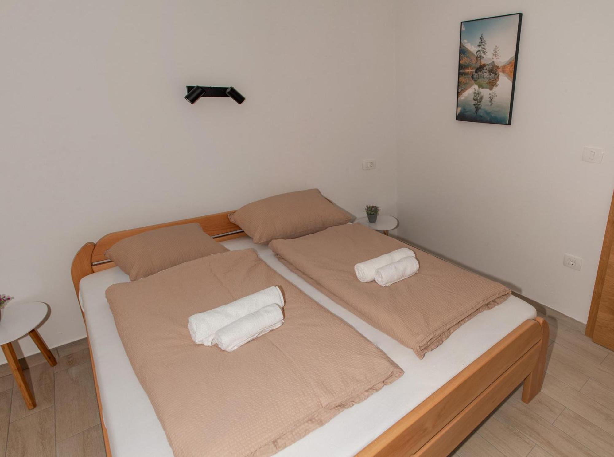 Apartmaji Tinta Kanal Luaran gambar